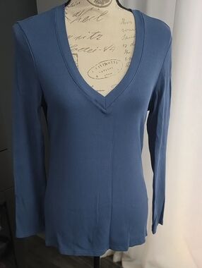 Classic V-Neck Long-Sleeve Top - Blue